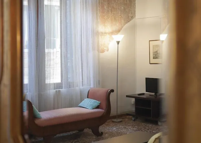 Melusina Rialto Historical Center Venecia