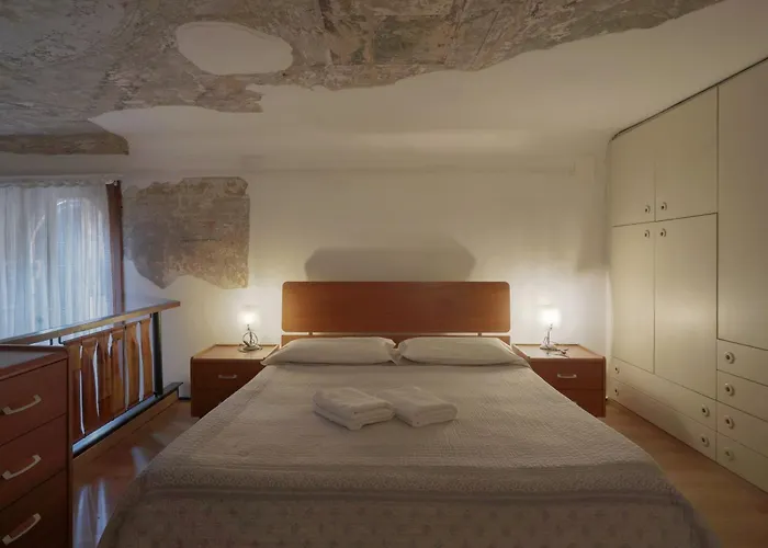 Melusina Rialto Historical Center Venecia