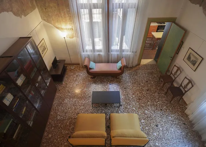 Melusina Rialto Historical Center Venecia