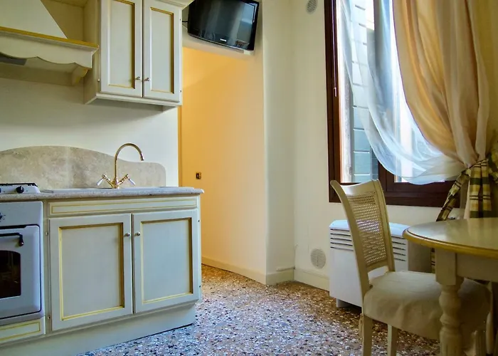 Melusina Rialto Historical Center Venecia